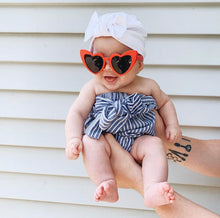 Load image into Gallery viewer, Heart Sunglasses
